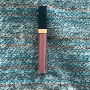 Chanel rouge coco lipgloss, caramel colored